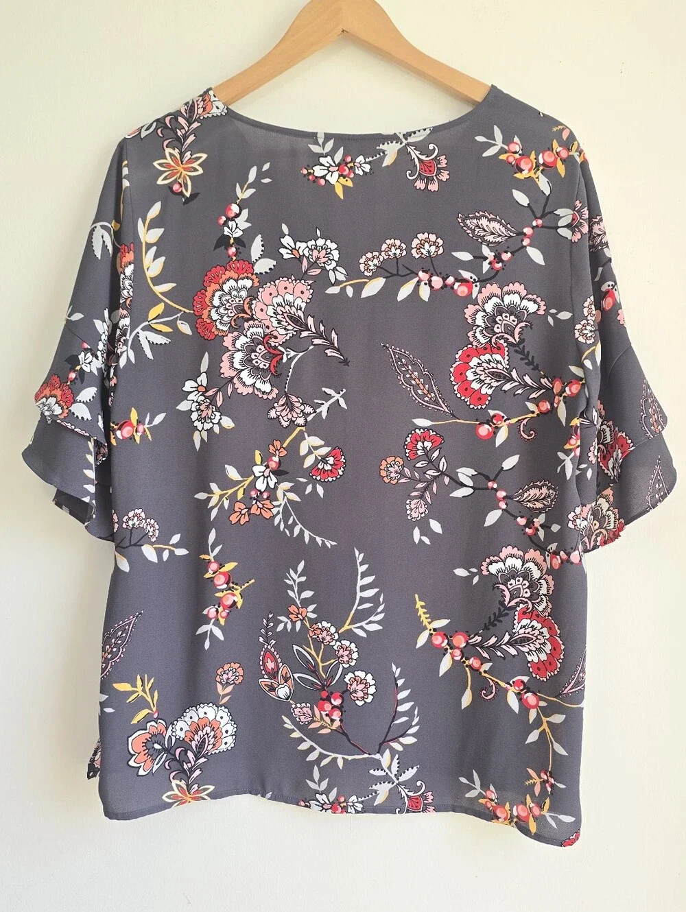 LOFT Dark Gray Floral Ruffle Sleeve Blouse Size L - Picture 3 of 5